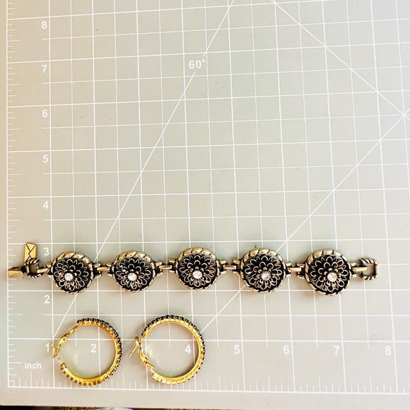 Vintage Rhinestone Flower Bracelet & Earrings - Picture 7 of 10